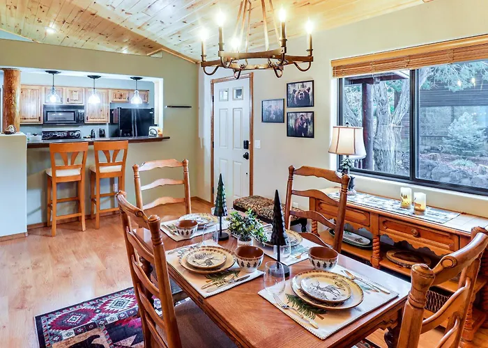 White Mountains Cabin: Near Trails & Access! Holiday home