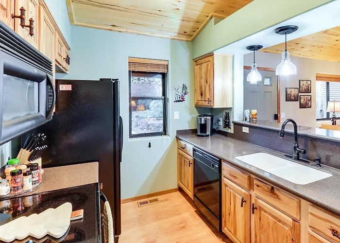 White Mountains Cabin: Near Trails & Access! *