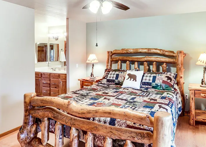 White Mountains Cabin: Near Trails & Access! Holiday home