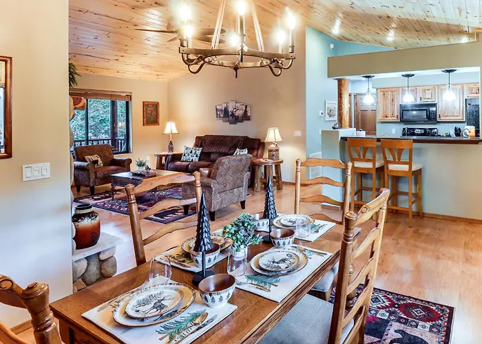White Mountains Cabin: Near Trails & Access! Holiday home *