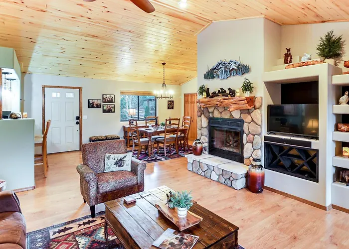 Holiday home White Mountains Cabin: Near Trails & Access! *