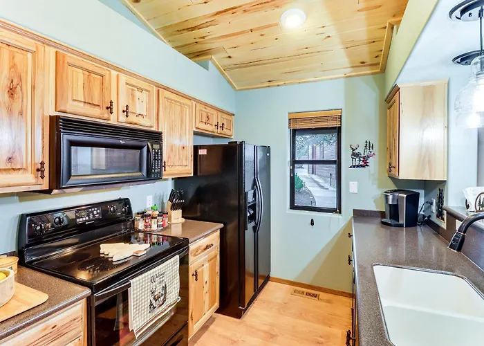 White Mountains Cabin: Near Trails & Access! *