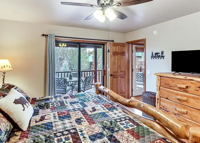 White Mountains Cabin: Near Trails & Access! Holiday home *