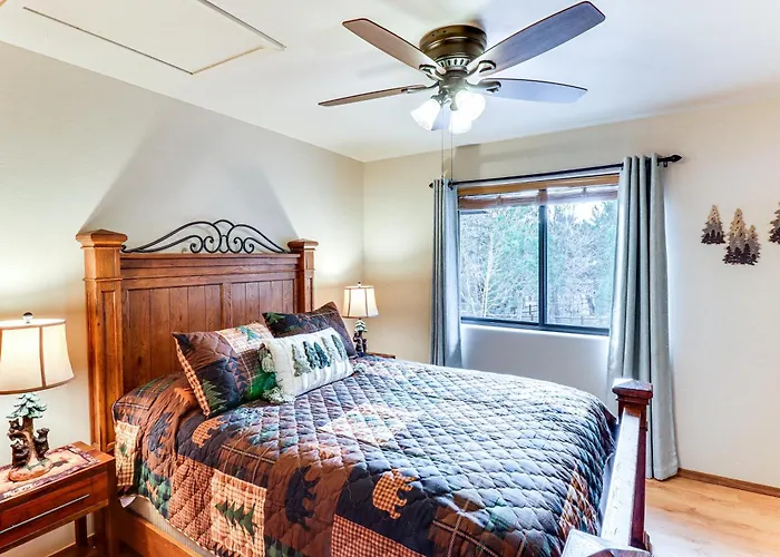 White Mountains Cabin: Near Trails & Access! Holiday home