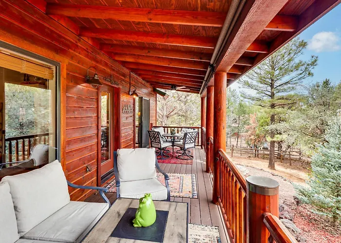 White Mountains Cabin: Near Trails & Access! Holiday home